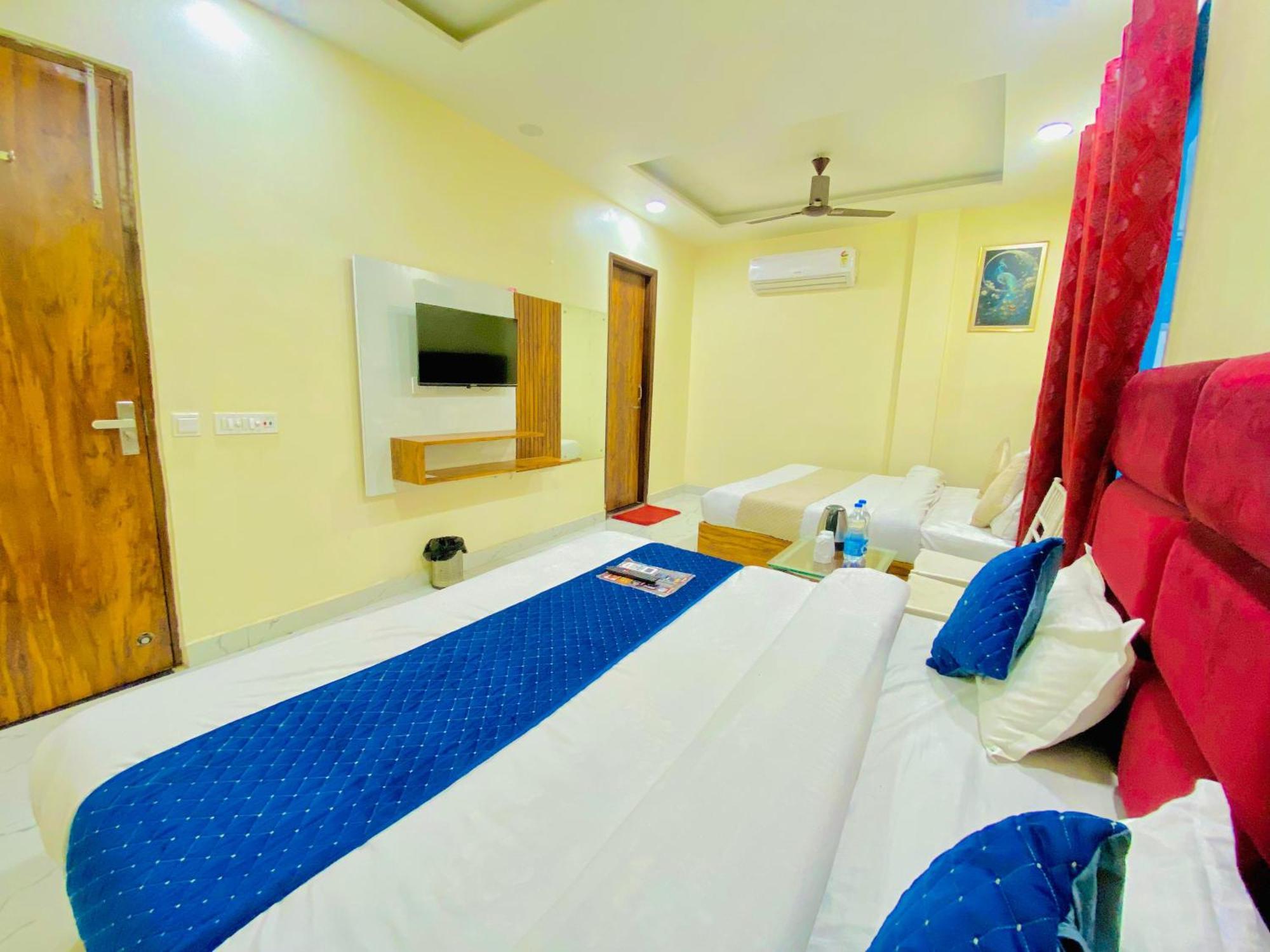 Hotel Holiday First 300 Meter From Golden Temple Amritsar Exterior foto
